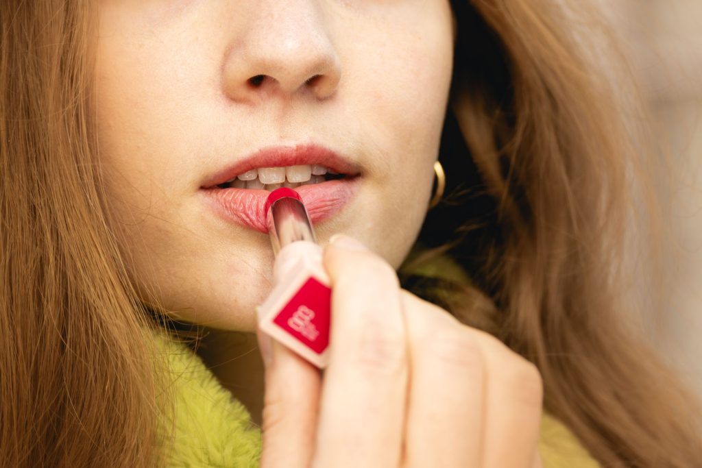 Beauty goal: sočne, meke i hidrirane usne? Imamo rešenje! 21 BURO maybelline lifter glaze 29