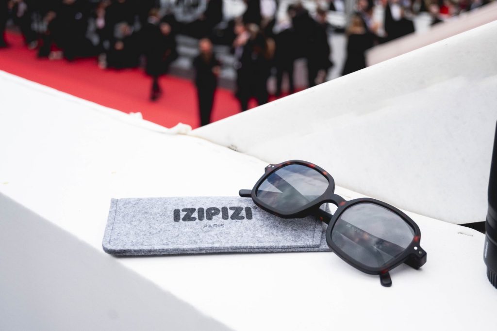 Easy Glam: IZIPIZI pogled na 78. Kanski filmski festival 11 BUROCRVENI TEPIH ZA IZIPIZI 3