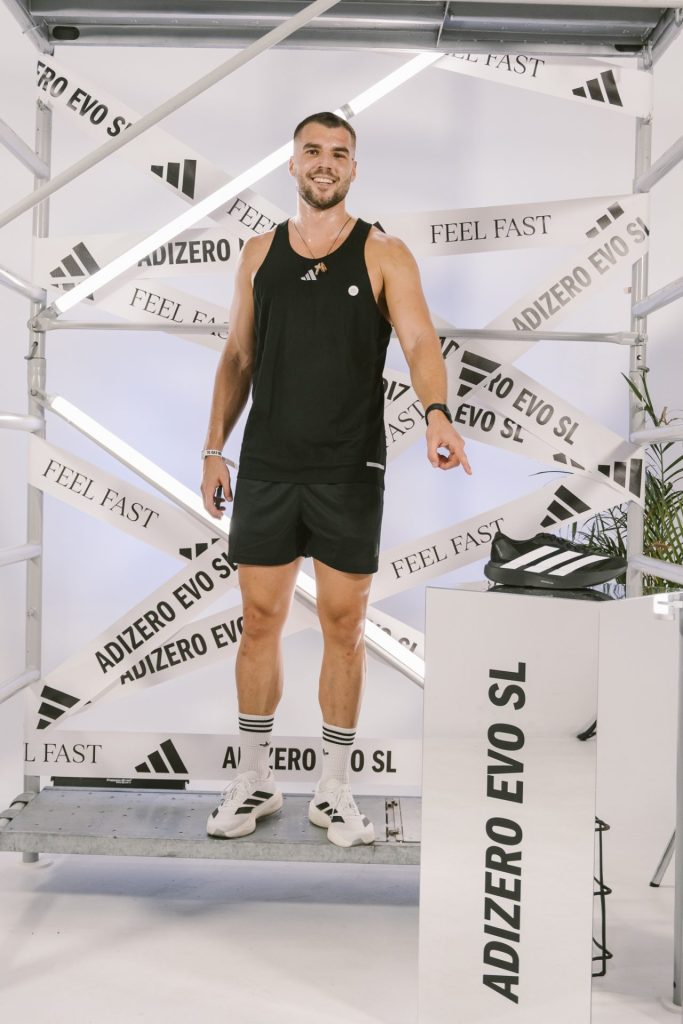 Buro Adidas 11