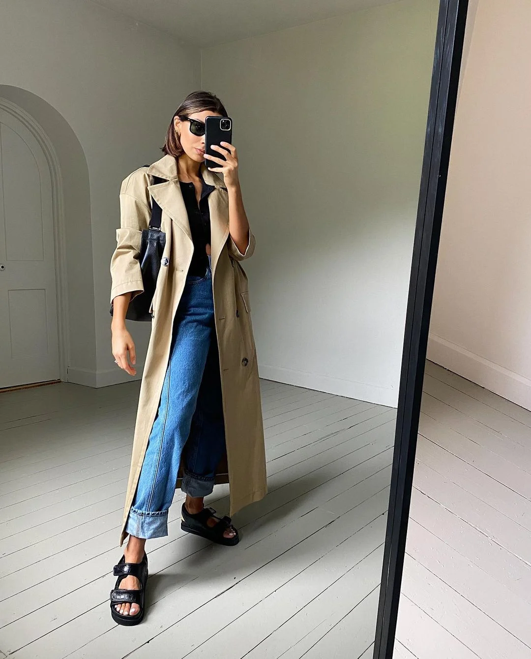 Kako da nosite farmerke? Sa visoko podvrnutim nogavicama 14 https://buro247.rs/wp-content/uploads/2020/10/1602837748545222.jpg