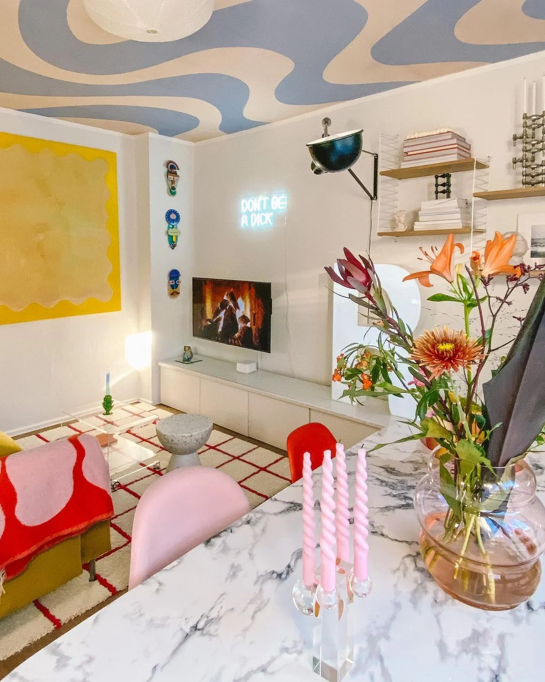 Šta kažete na plafon u boji? Ovaj enterijer će vas inspirisati na taj korak 9 https://buro247.rs/wp-content/uploads/2022/01/1642431152025855.jpg