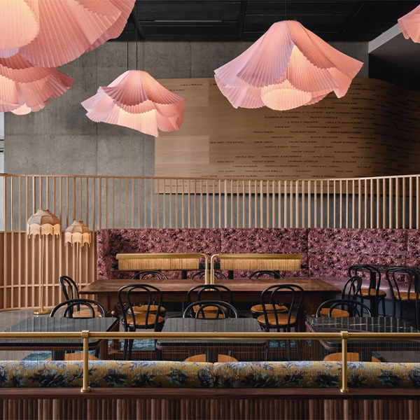 Aperitivo ispod ružičastih lustera: Zavirite u Constance kafe i koktel bar