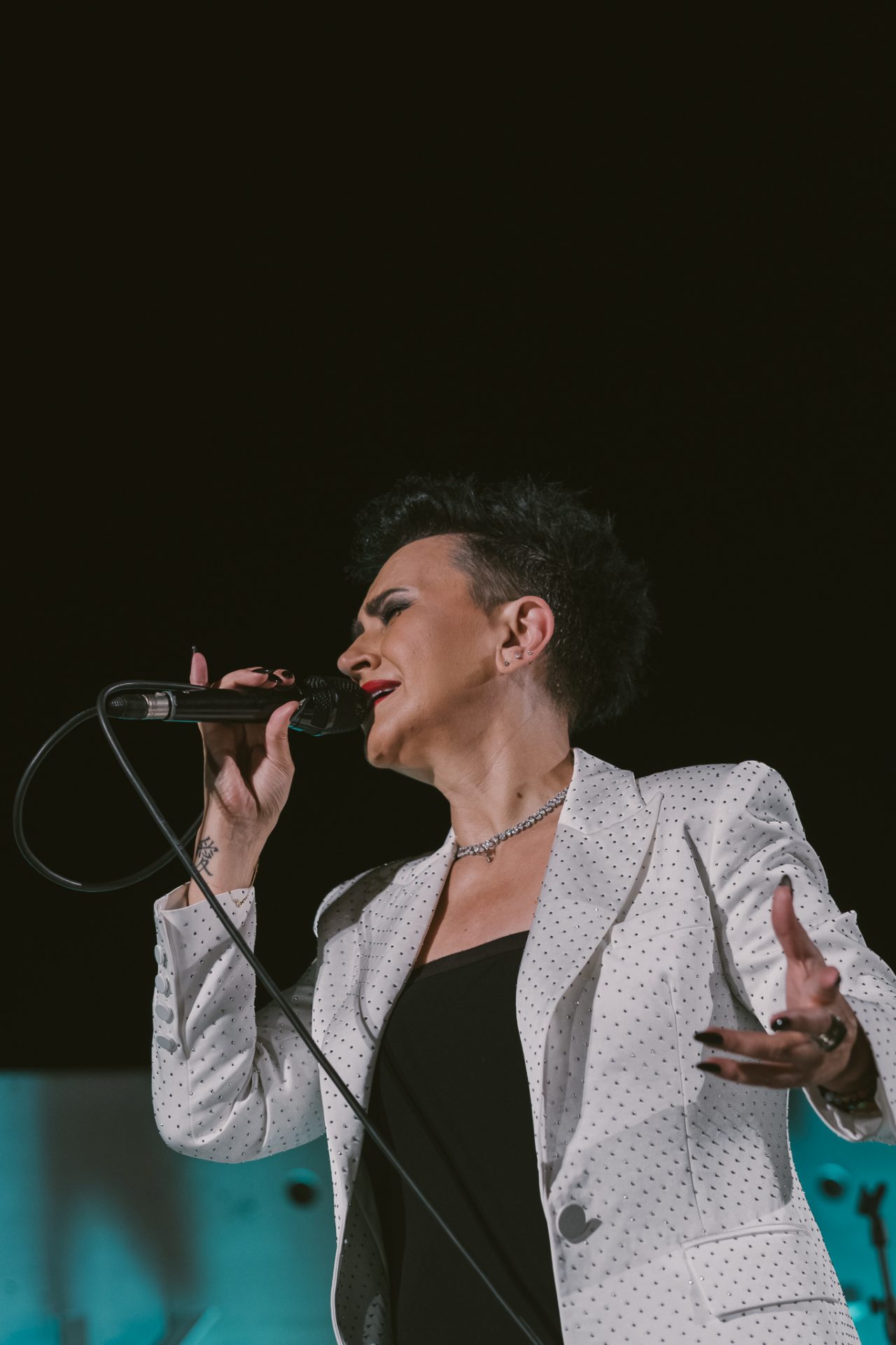 Glas koji spaja prostor i vreme - koncert Amire Medunjanin u Ekata amfiteatru 2 Buro Ekata 77
