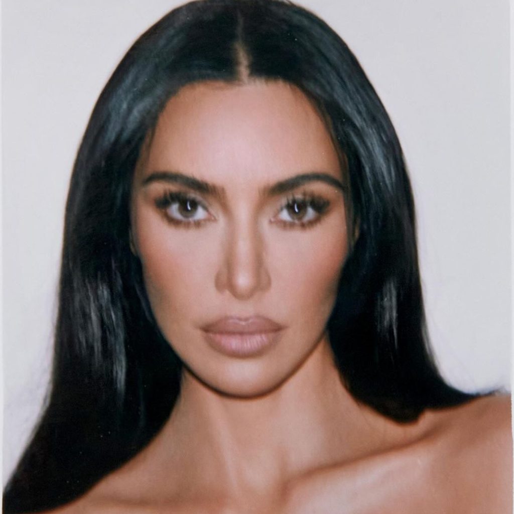 Kim Kardashian Producira I Glumi U Seriji O Elizabeth Taylor