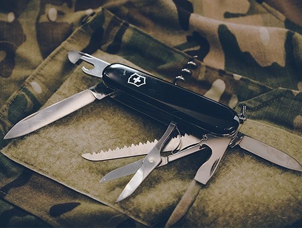 Victorinox Huntsman Review Medium Sized Swiss Army Pocket Knife