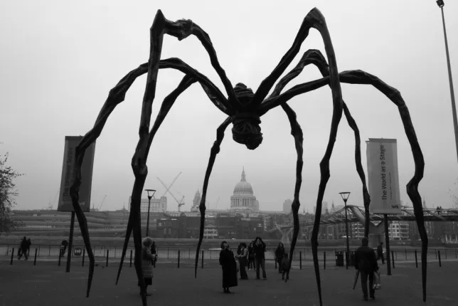 louise bourgeois maman.jpg 1