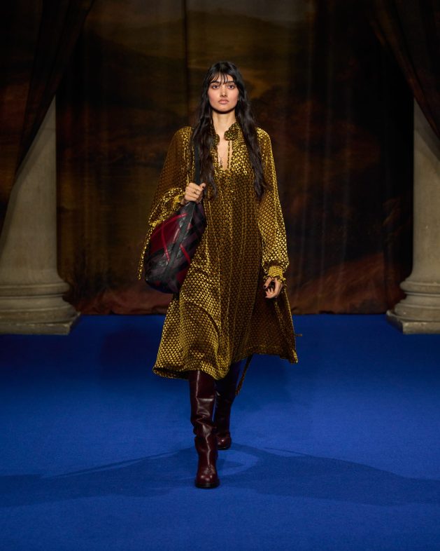 Burberry Winter 2025 Show Look 30