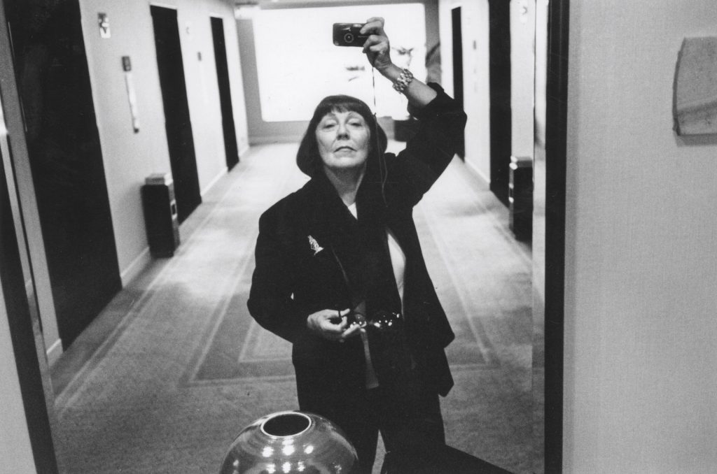 Izložba fotografija Alice Springs otkriva najveću nepoznatu priču mode 7 10 Alice Springs Self portrait Melbourne 1997 © Helmut Newton Foundation