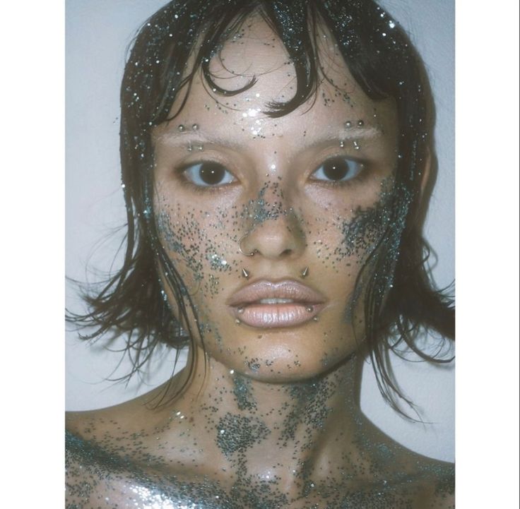 Body Glitter jedan od vodećih letnjih trendova, mi vičemo NE 8 360178c61e1f9ebffb7fdbdd535b9eb1