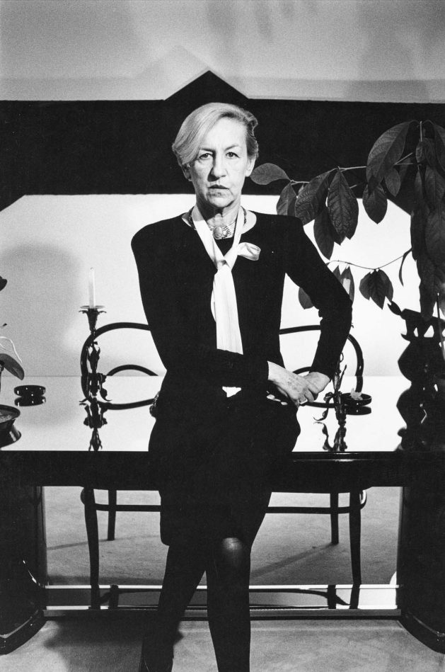 5 Alice Springs Andree Putman Paris 1980 © Helmut Newton Foundation