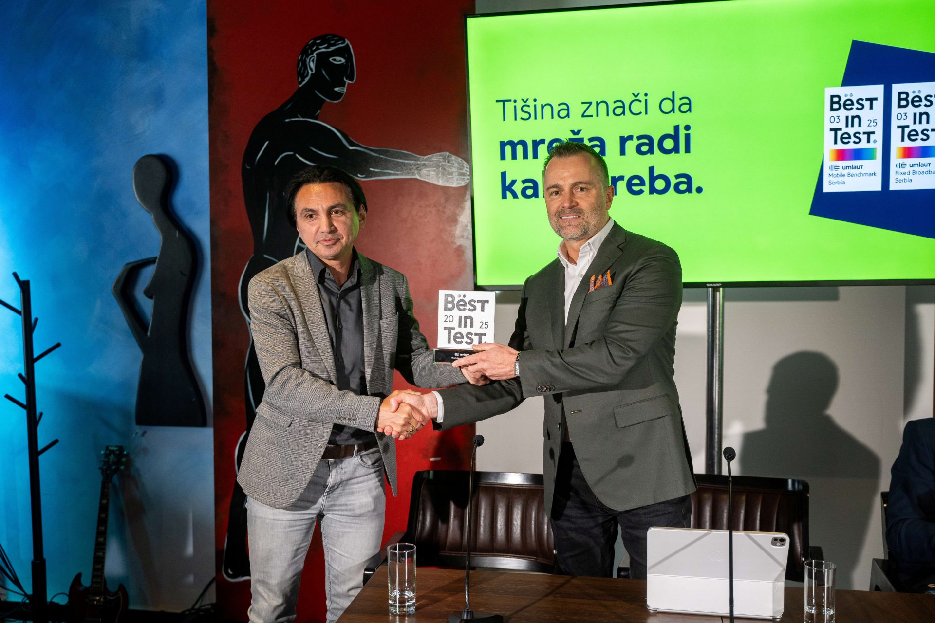 Mike Michel i Hakan Ekmen urucenje Umlaut nagrade