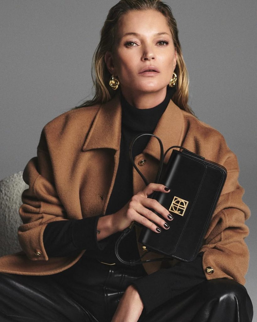 Inspo: Kako Kate Moss nosi manikir u boji crne trešnje 7 manikir