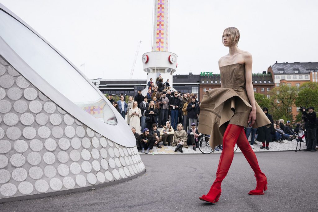 Ekskluzivno sa lica mesta: Nezaboravni trenuci sa Fashion in Helsinki 2025. 11 amos rex SS25 minttu vesala KP HIRES 23