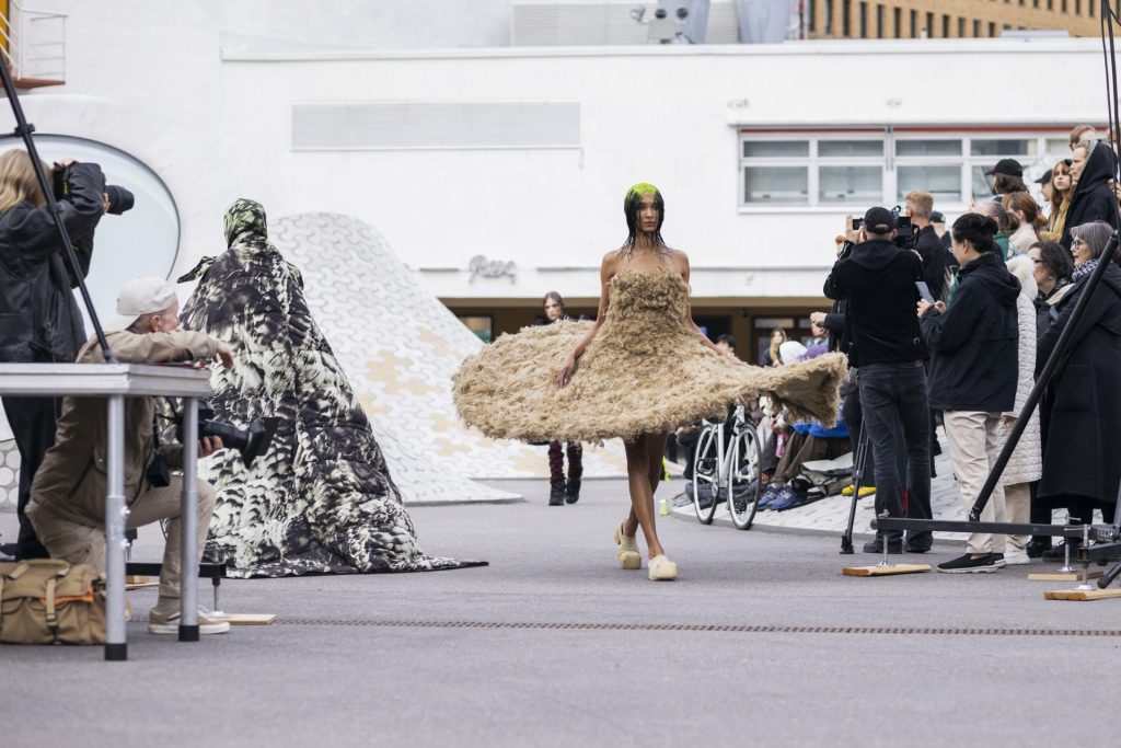 Ekskluzivno sa lica mesta: Nezaboravni trenuci sa Fashion in Helsinki 2025. 12 amos rex SS25 minttu vesala KP HIRES 24