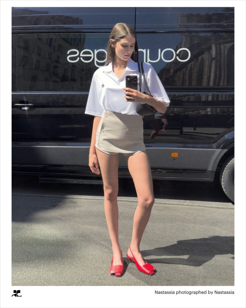 Selfi nije prevaziđen kada je deo genijalne Courrèges kampanje 7 selfi