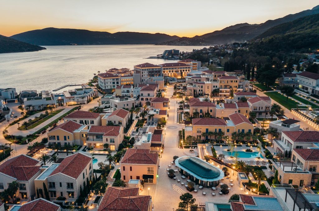 Život bez kompromisa: Kako izgleda dan u Marina rezidencijama 4 portonovi drone view 53166112909 o