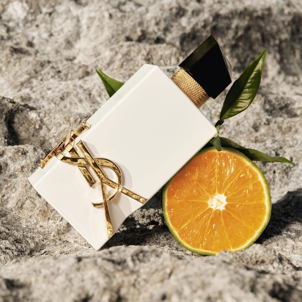 Lakoća vode, dodir svile, sjaj kože - u mirisu po kom ćemo pamtiti leto 15 ysl dmi fraw libre leau nue 25 behind the scene 90ml green mandarin square 3000x3000px 3614274241006 rgb