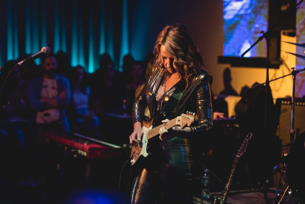Ana Popović intervju: O gitari zbog koje je postala hrabrija (i koja joj je spasila život) 8 Ana Popovic 31
