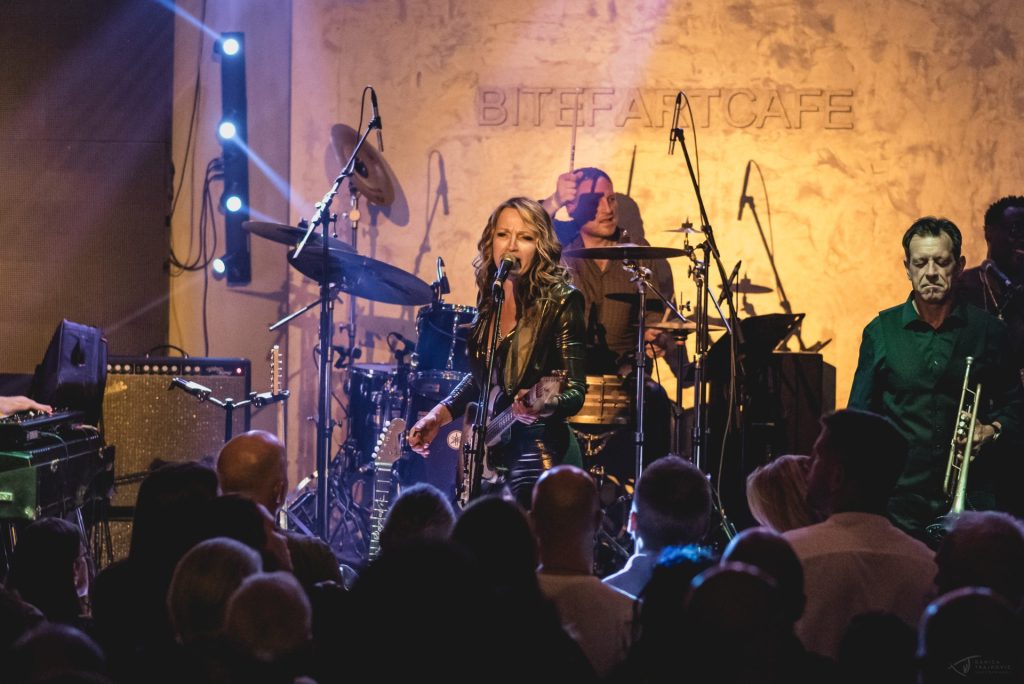 Ana Popović intervju: O gitari zbog koje je postala hrabrija (i koja joj je spasila život) 9 Ana Popovic 42