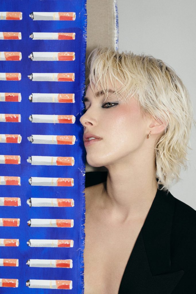 Cigarete na platnu od 10 metara: Ena Jevtić o umetnosti i slobodi 7 Ena Jevtić