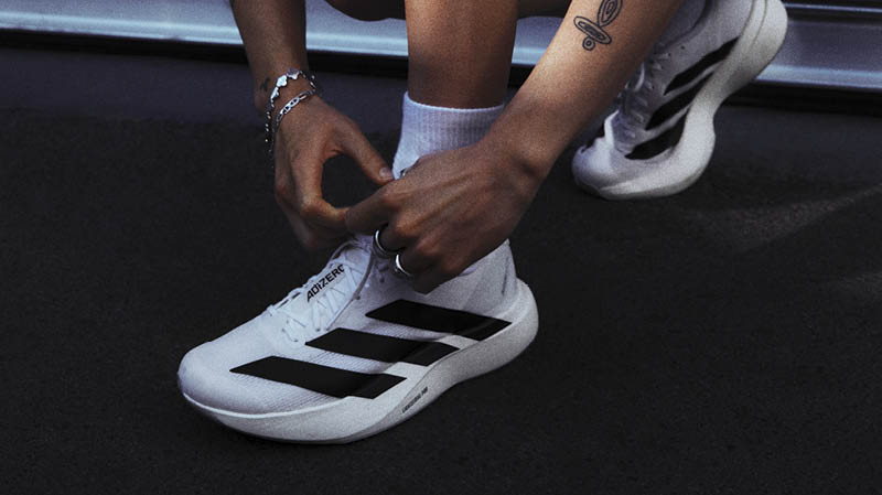 LETNJI KLASICI NA NOV NAČIN – ŠTA OBUVAMO KADA TEMPO NE USPORAVA, A TEMPERATURA RASTE 8 H24494 FW25 ADIZERO EVO SL LIDO ALLEY AM MISCELLANEOUS 275 F3A 16x9 1324683 low