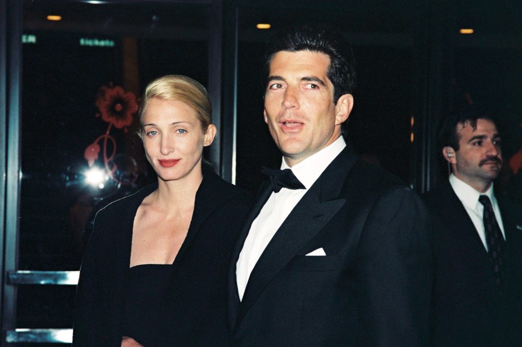 Stigla je prva slika glumice koja tumači Carolyn Bessette i ljudi su besni 7 Carolyn Bessette