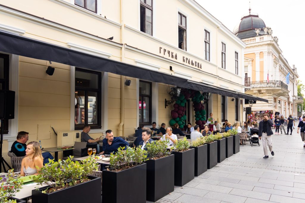 Nakon 18 godina pauze, kultni restoran Grčka kraljica ponovo otvoren: Donosimo atmosferu 10 Grčka kraljica