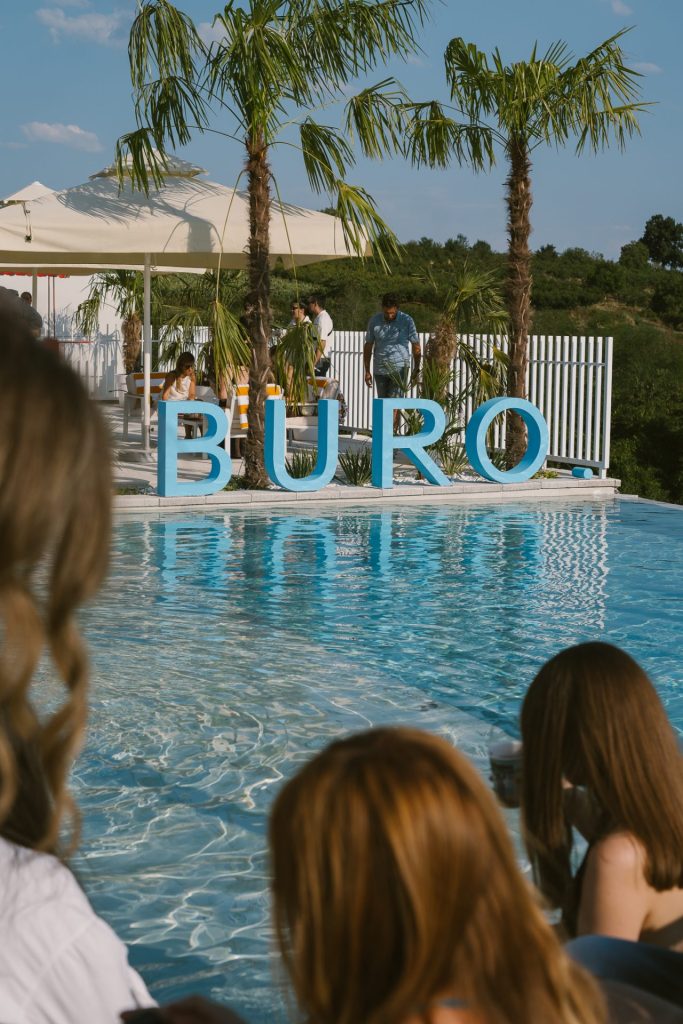 BURO 48