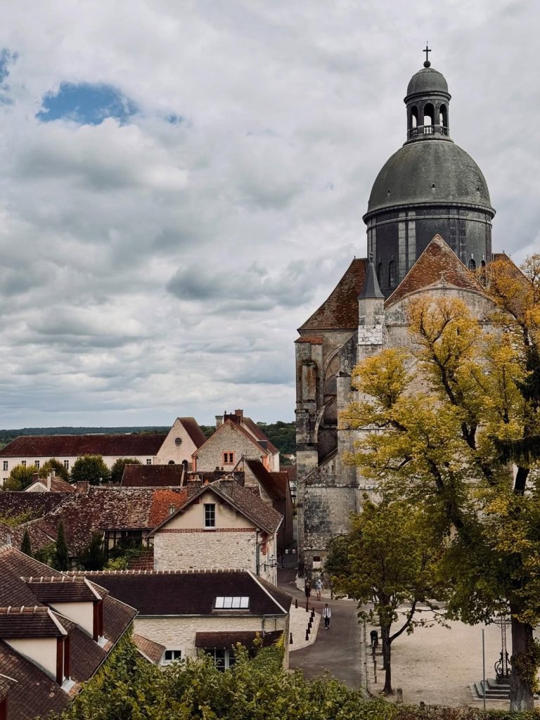 Grad pored Pariza u kojem vreme kao da je stalo 7 Pariz