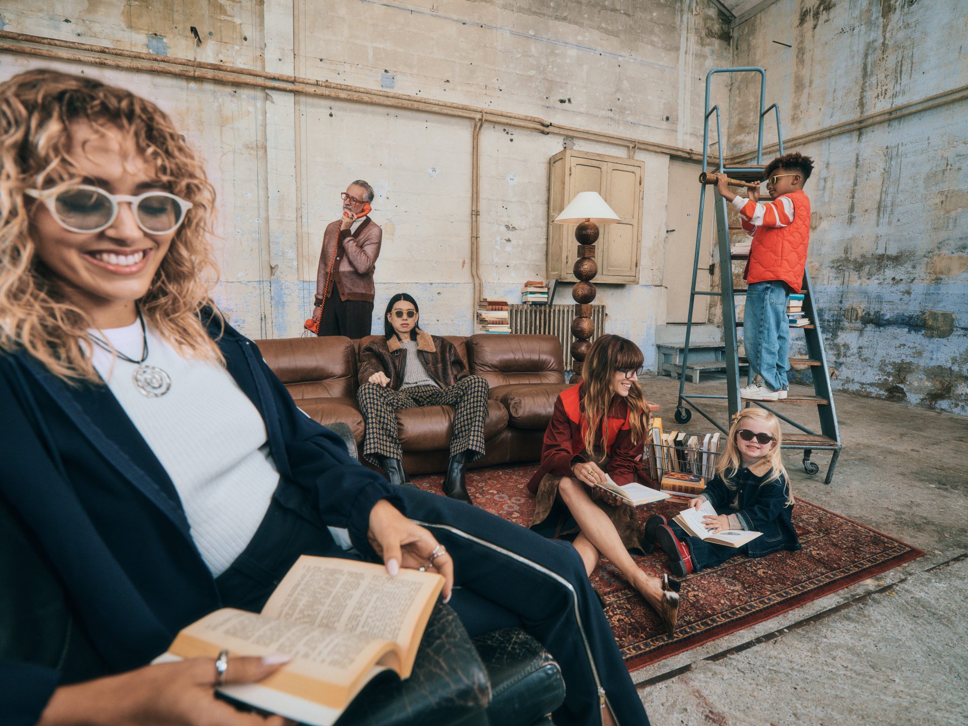 IZIPIZI AW25 SUN READING GROUP CAMPAIGN 02