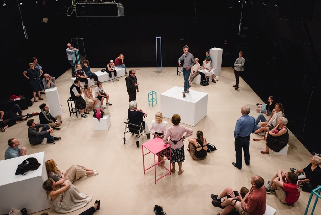 Maja Bekan P for Performance A Series of Unexpected Incidents theater play 2016 foto Bartosz Gorka