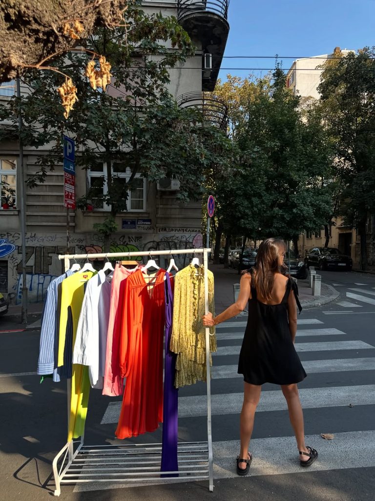 Urban tour: Tri kreativne stanice u centru grada 10 Max Mara kosulja Staud haljinaAnna Rock kosuljaSandro pantaloneRoksanda haljinaVersace haljinaZa
