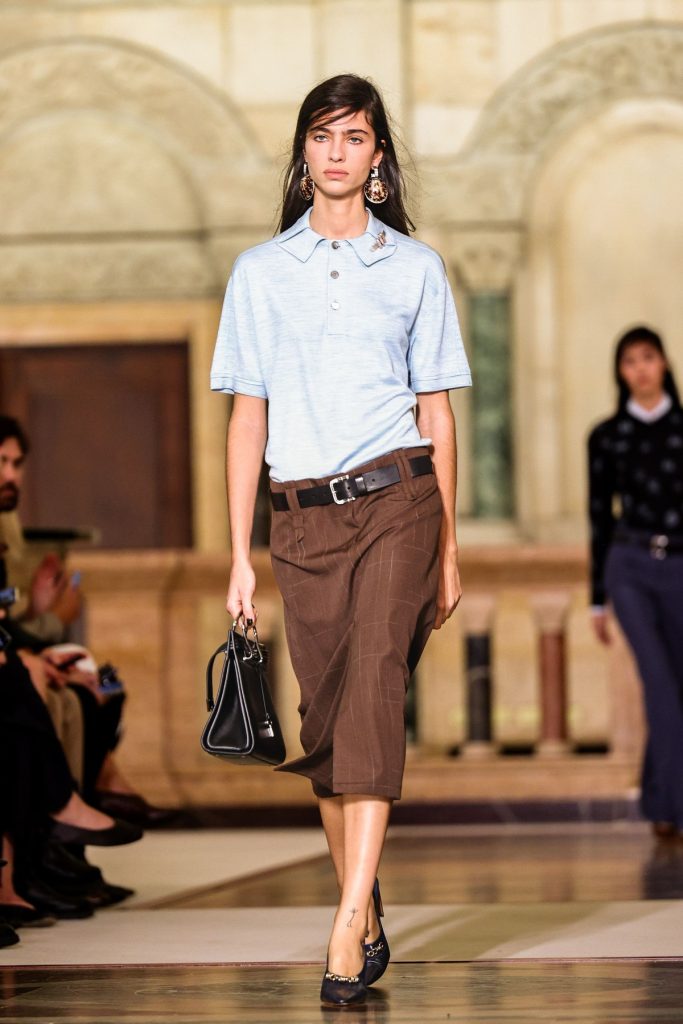 Midi-suknje u fokusu: 5 ideja za stilizaciju sa Tory Burch revije 13 profimedia 1037670128