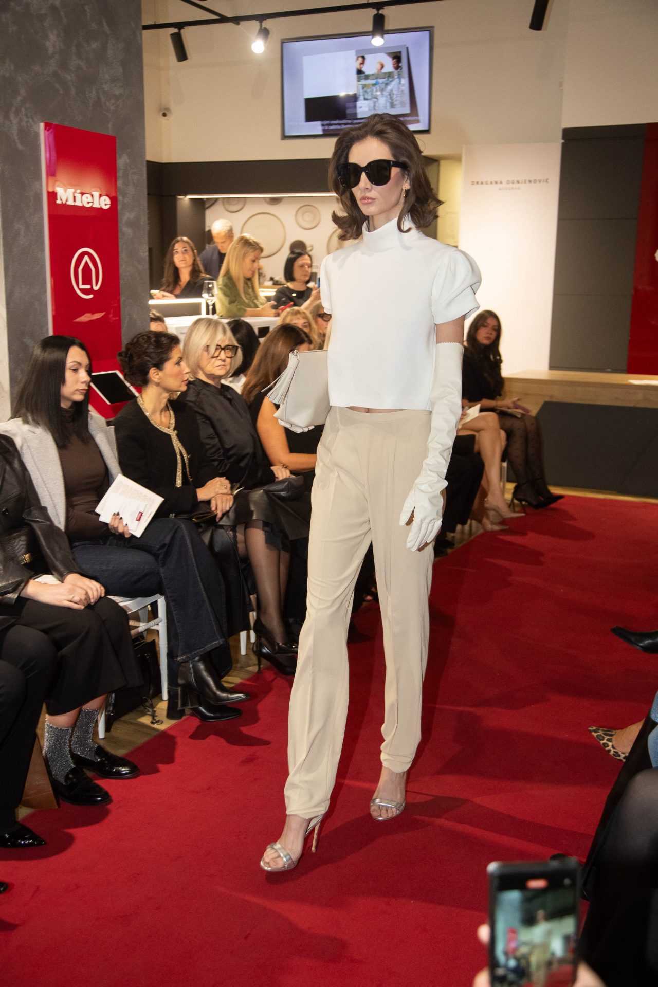 Dragana Ognjenović x Miele: Revijom dizajnerke predstavljeni novi modeli mašina za pranje i sušenje veša 7 Dragana Ognjenovic 1 5