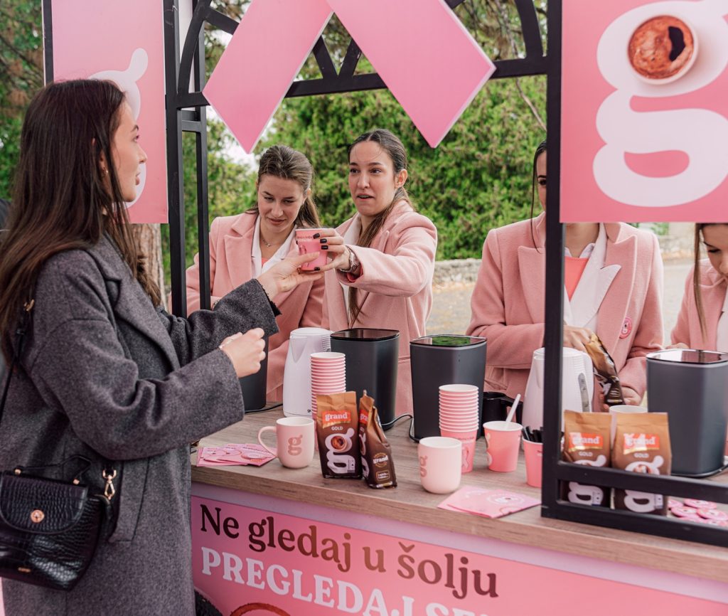 Grand kafa Hajde da imamo vremena za pregled Foto 3