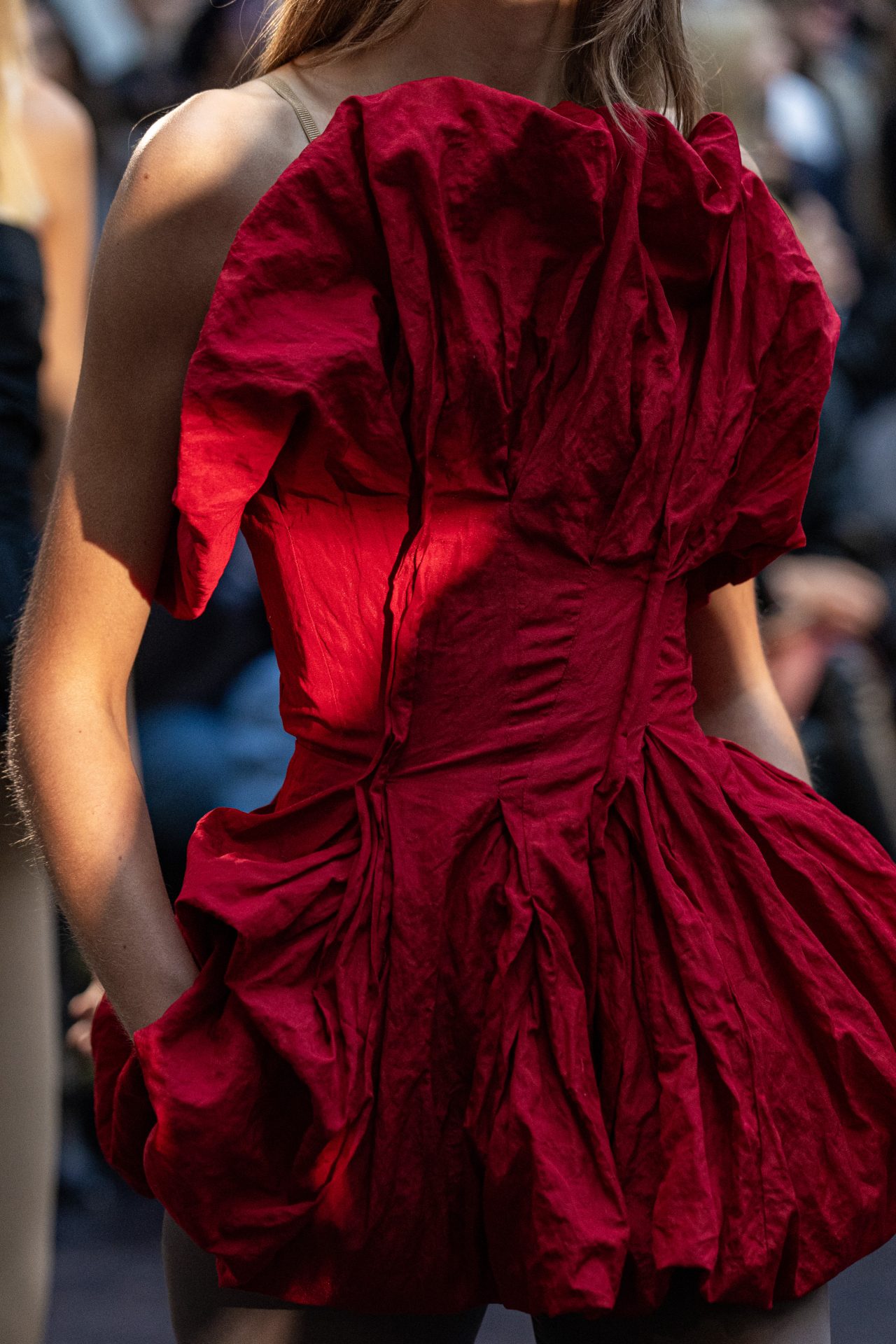 The Studio: Magda Butrym je u Pariz donela slovensku lepotu 27 Magda Butrym CLOSE UP SIDES 2 3 27
