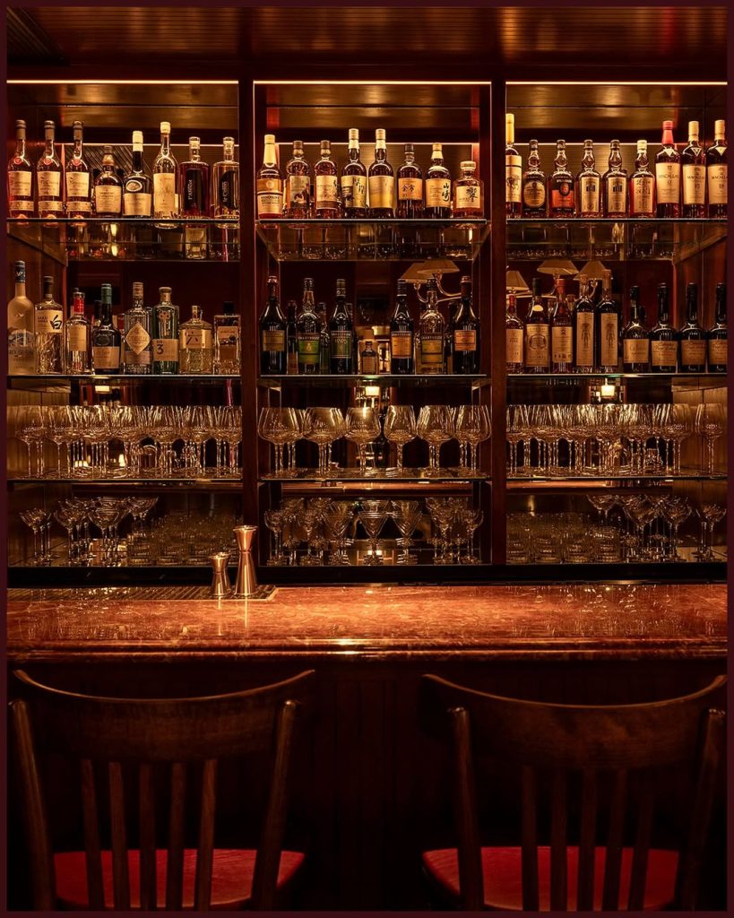 Šta je s novim talasom francuskih restorana u Njujorku? 13 Our Bar Room where one martini leads inevitably and quite rightly to another with perhaps
