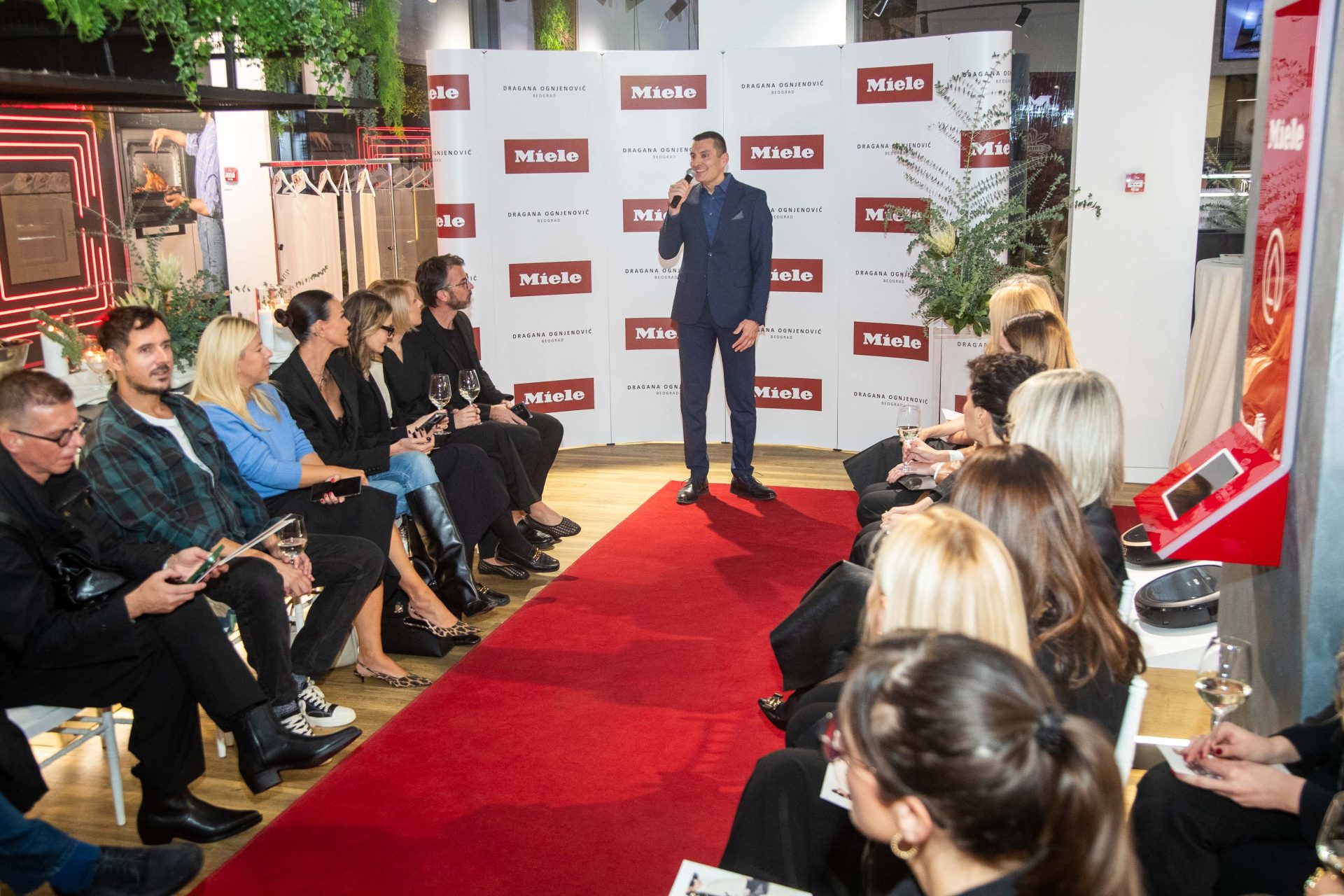Dragana Ognjenović x Miele: Revijom dizajnerke predstavljeni novi modeli mašina za pranje i sušenje veša 11 Zoran Djuric direktor Miele Srbija 3