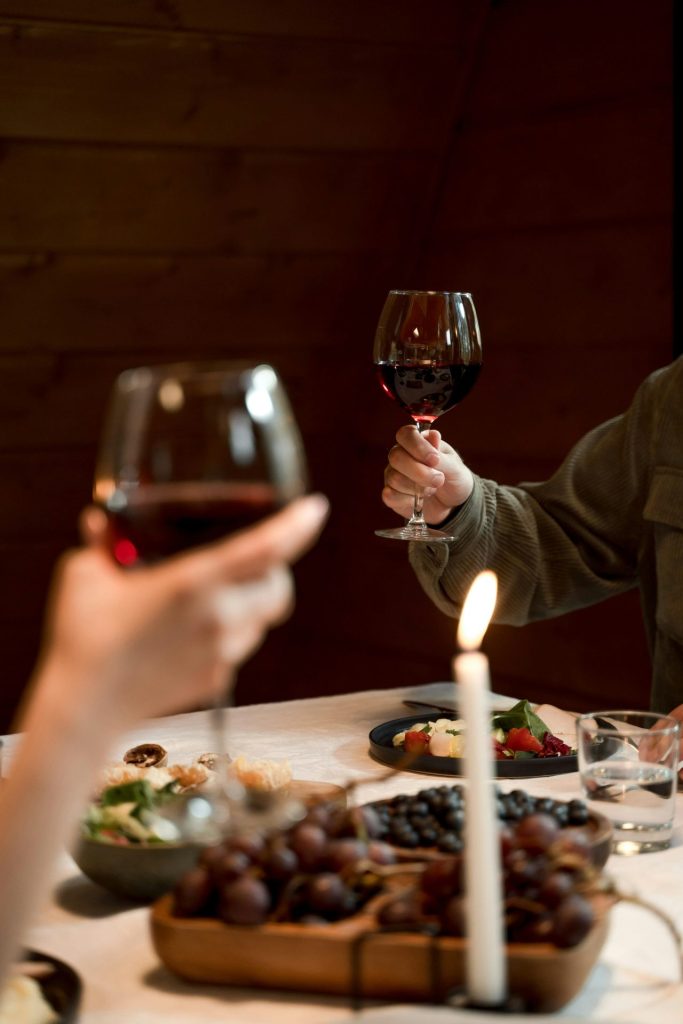 Šta je Infla-dating i kako mladi dejtuju u doba inflacije? 9 pexels ron lach 9220875