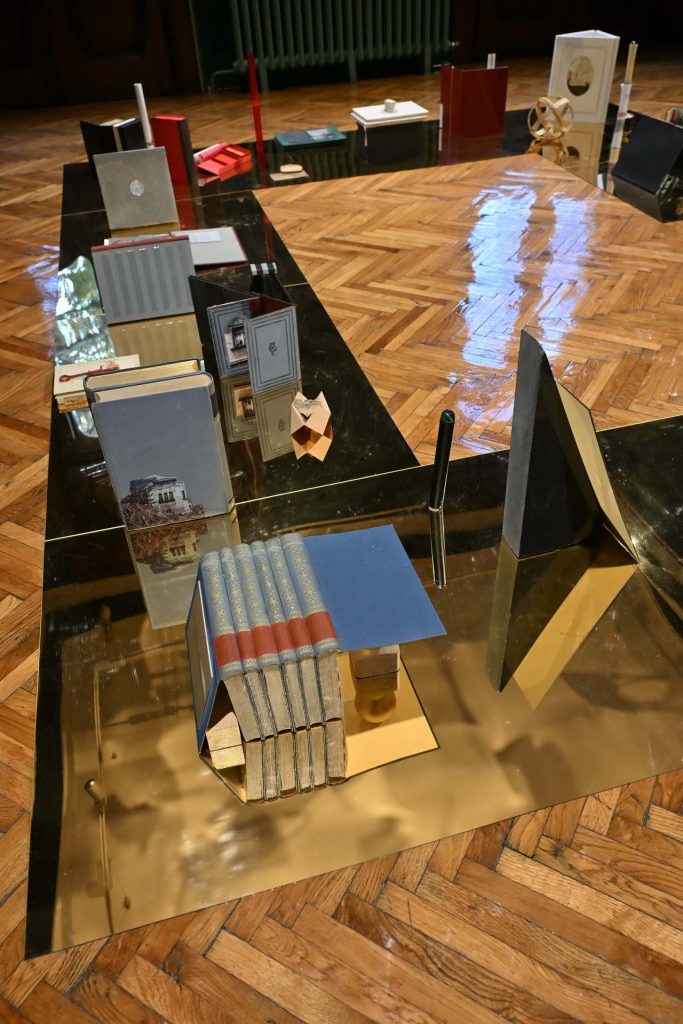 Devet soba, devet svetova: Putovanje kroz heterotopije Lane Vasiljević 19 3 3