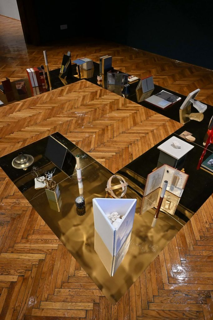 Devet soba, devet svetova: Putovanje kroz heterotopije Lane Vasiljević 20 4 1