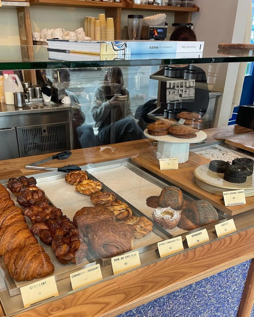 Copencaken 31. Hart bageri2. Bodde pa varldens minsta hotell. Central Hotel Cafe. De har bara 2