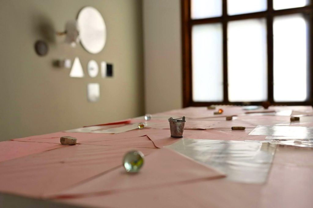 Devet soba, devet svetova: Putovanje kroz heterotopije Lane Vasiljević 43 EDY 2038