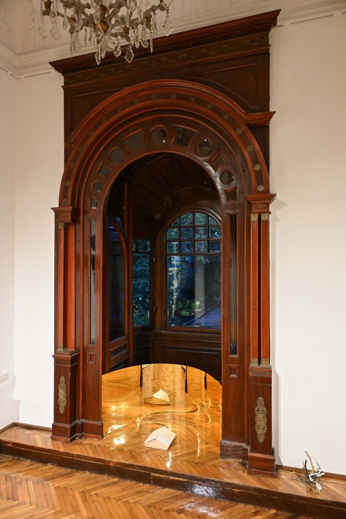 Devet soba, devet svetova: Putovanje kroz heterotopije Lane Vasiljević 24 EDY 6309