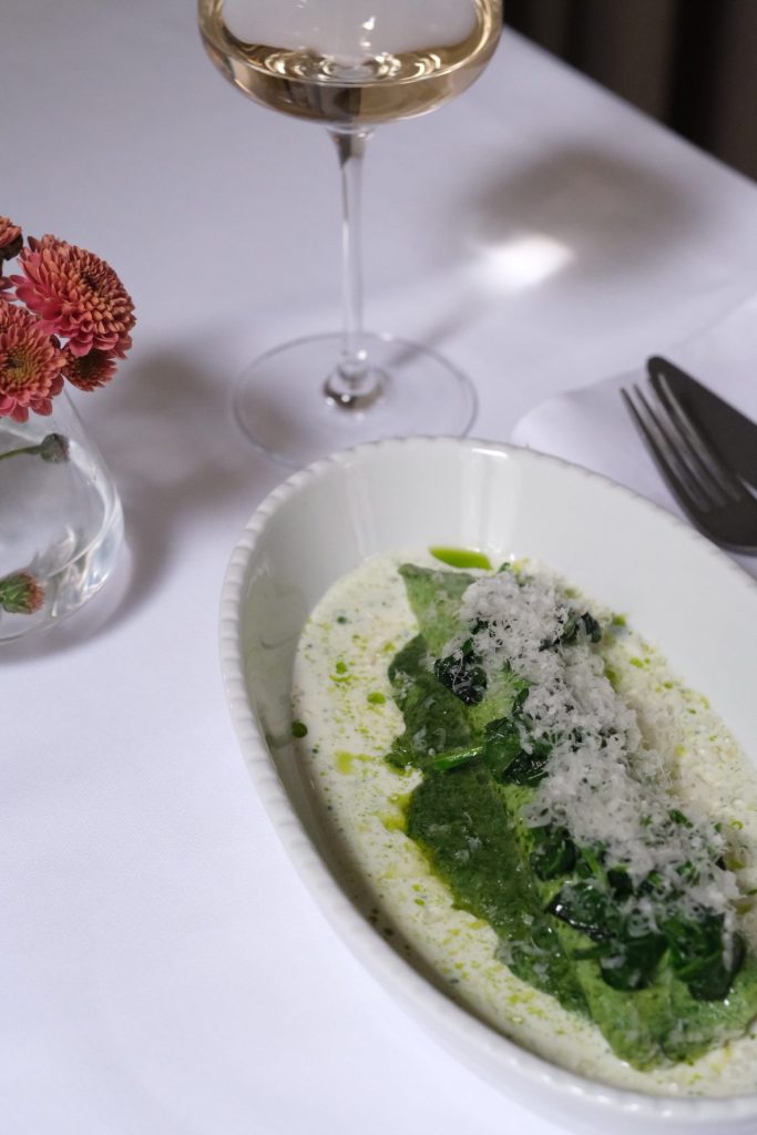 Green omelette with fresh herbs ricotta and spinach e1763567472961