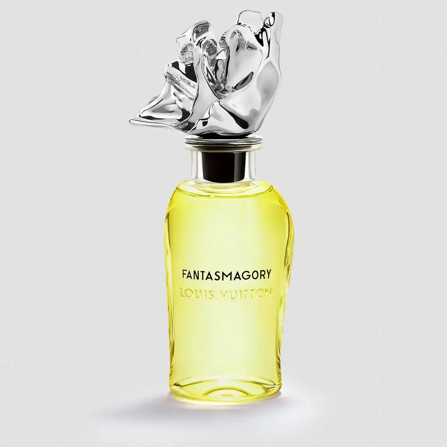 Ovo je parfem jeseni, ali po Louis Vuitton receptu 8 Screenshot 2025 11 06 at 13 38 40 louis vuitton fantasmagory LP0429 PM2 Front view.png AVIF слика 1090 × 1090 пиксела – Размера 67