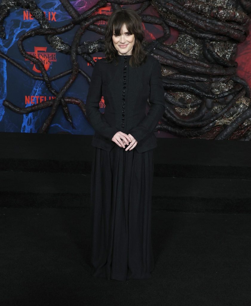 Winona Ryder nosi blejzer koji je proslavila američka ikona mode 7 blejzer