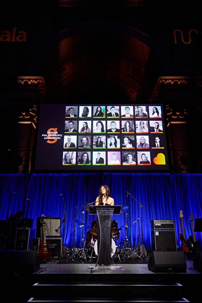 Muzika, inspiracija i filantropija: Kako je protekla peta SPA gala u Njujorku 8 SPG2025 Opening speech Milica Jojic Tallier Member of the Association Dobrodoslicu je pozelela Milica Jojic Tallier clan Srpskog filantropskog udruzenja PHOTO GABRIELE DI MARTINO 1