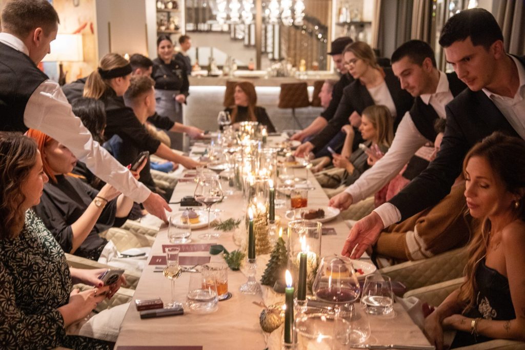Hotel Viceroy Kopaonik i brend IVKO obeležili početak zimske sezone u znak zahvalnosti Kopaoniku 11 Steak House restoran