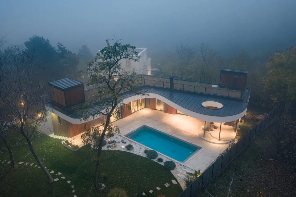 Kuća u Sremskoj Kamenici koju talasasti krov spaja s prirodom 2 shoom room escape t6yeu302dd9a148018